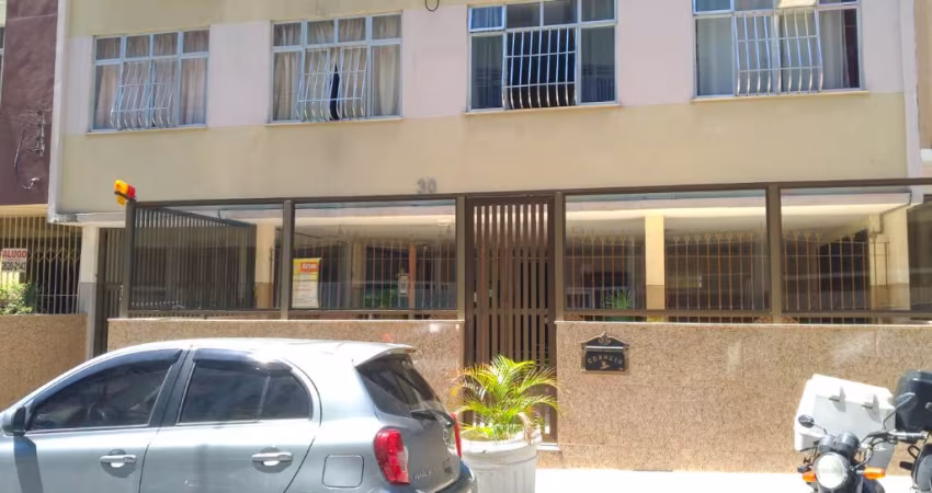 FONSECA - Excelente apartamento de 2 quartos. Rua Antônio Silva.
