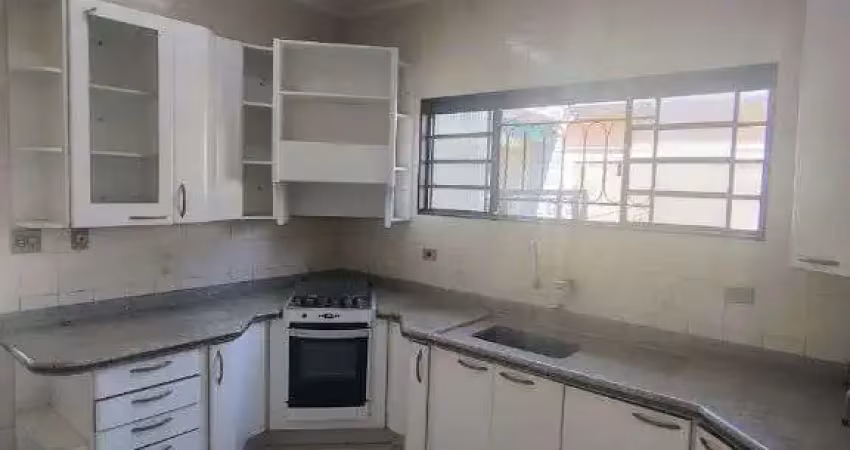 Casa com 3 quartos para alugar no São João, Araçatuba 