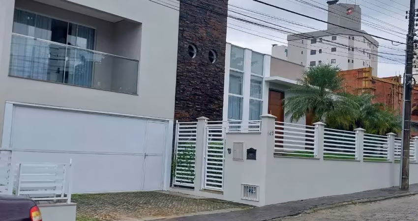 Casa com 3 quartos para alugar na Rua Visconde de Ouro Preto, Vila Nova, Blumenau