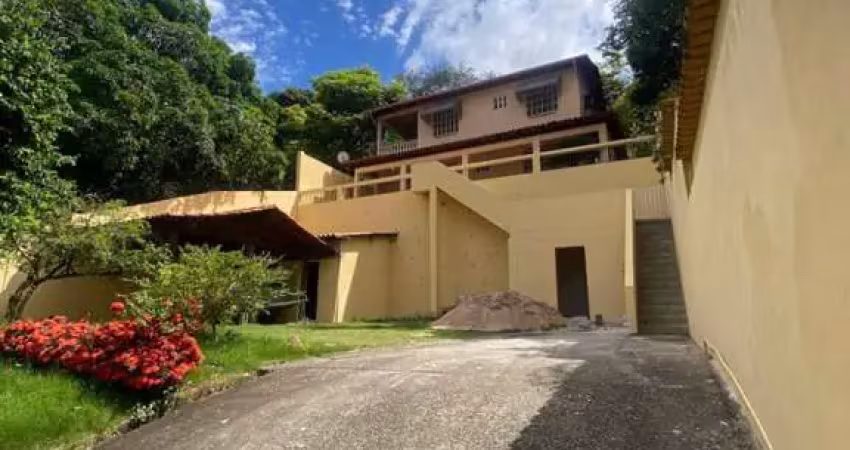 Casa à venda na Avenida Londrina, Veneza, Ipatinga