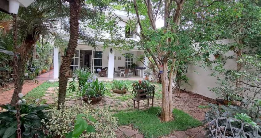 Sobrado para venda e locação com 4 quartos, sendo 2 suítes, 322m²