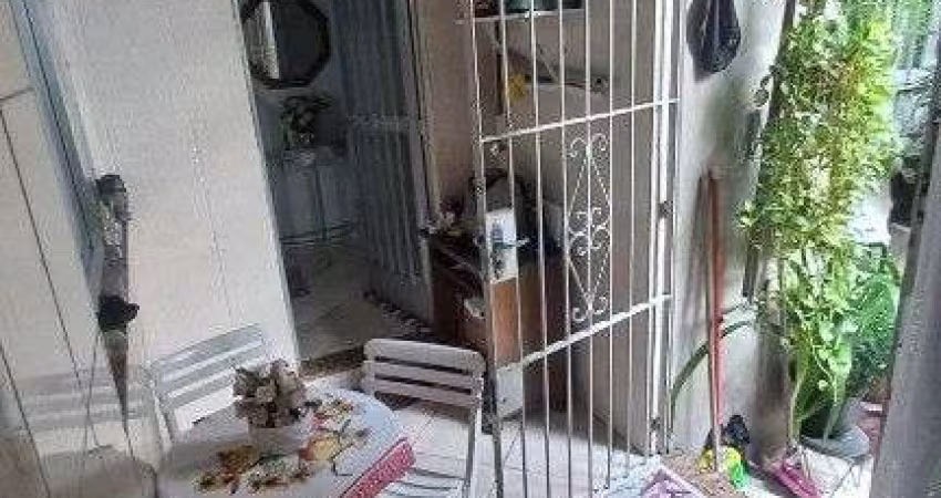 CASA COM 3 QUARTOS, VARANDA E TERRAÇO!