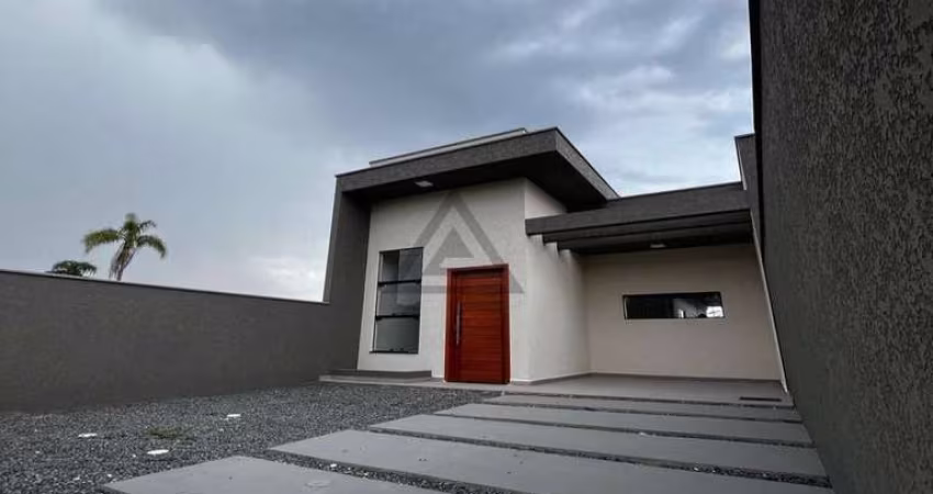CASA COM 3 QUARTOS 1 SENDO SUÍTE, A APENAS 800M DO MAR