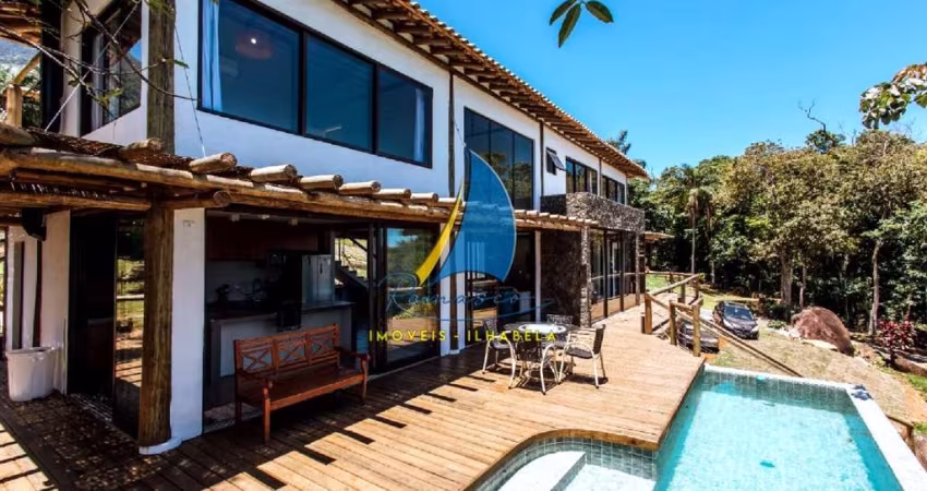 EM CONDOMÍNIO DE ALTO PADRÃO - VISTA PARA O MAR DE ILHABELA.