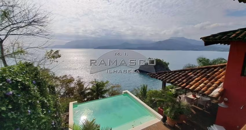 CASA EM COSTEIRA COM PÍER - ESCRITURA DEFINITIVA - REGIÃO SUL DE ILHABELA.