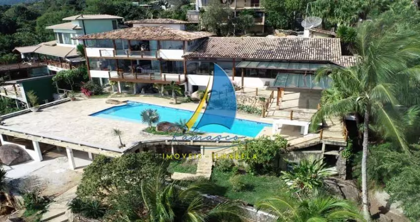 Imponente casa de luxo em condomínio na ponta da sela, ilhabela-sp: 6 suítes, 3 salas, 7 banheiros, 17 vagas, 915m² - frente ao mar.