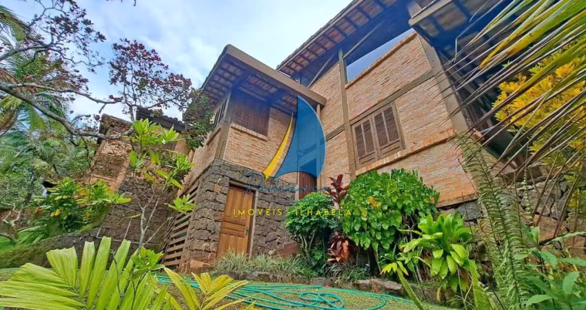 Casa à Venda em Ilhabela-SP, no Siriuba norte da ilha: 3 Quartos, 1 Suíte, Sala Estar, Sala Jantar, Sala Jogos, 312m²!