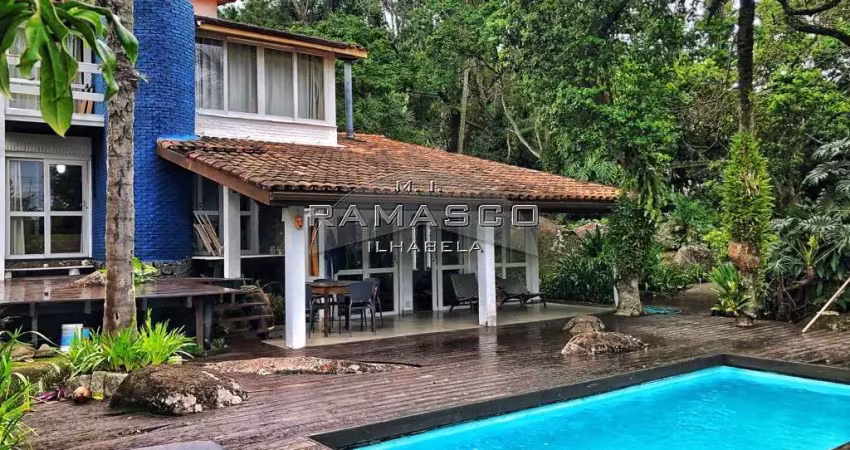 Casa em condomínio com estrutura náutica para jet ski e barcos de pequeno porte - região sul de ilhabela.