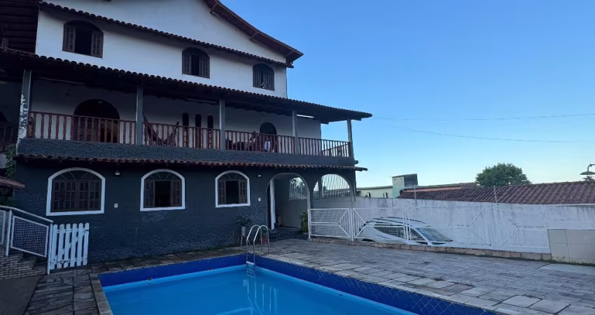 Casa com 7Qts/Ste- 3 Pavimentos-Piscina-Area Gourmet Completa-Jacaraipe-Oportunidade.