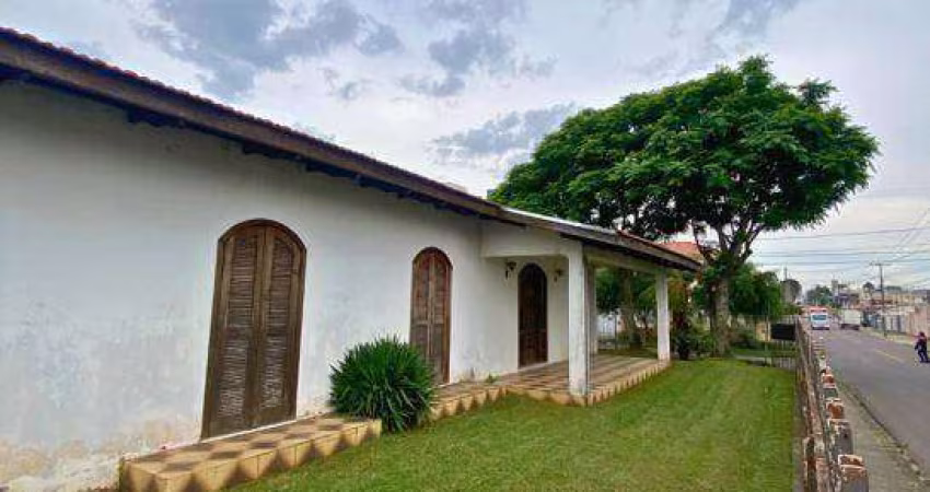 Casa térrea com quintal e 3 dormitórios à venda, 177 m² por R$ 750.000 - Afonso Pena - São José dos Pinhais/PR