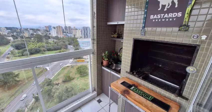 Cabral, apartamento andar alto, localização privilegiada, 3 quartos, suíte, sacada com churrasquier