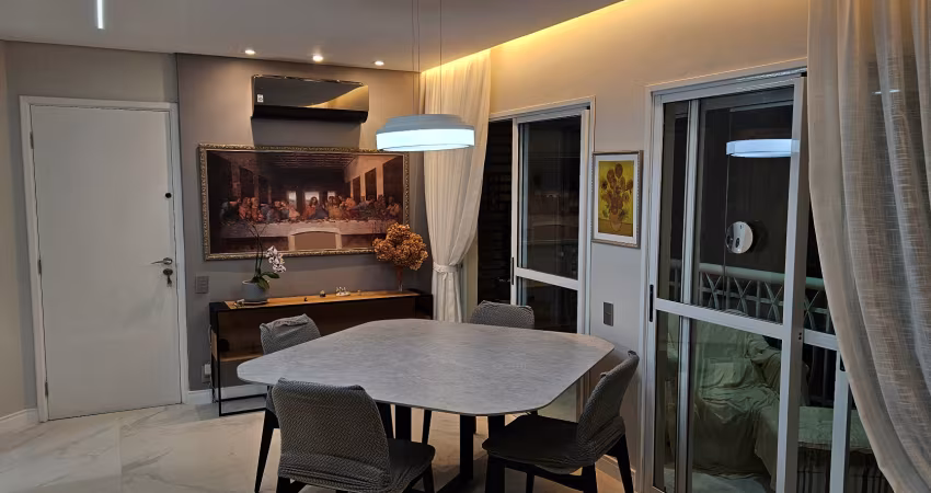 Apartamento todo reformado com acabamento de 1a linha. bem localizado.