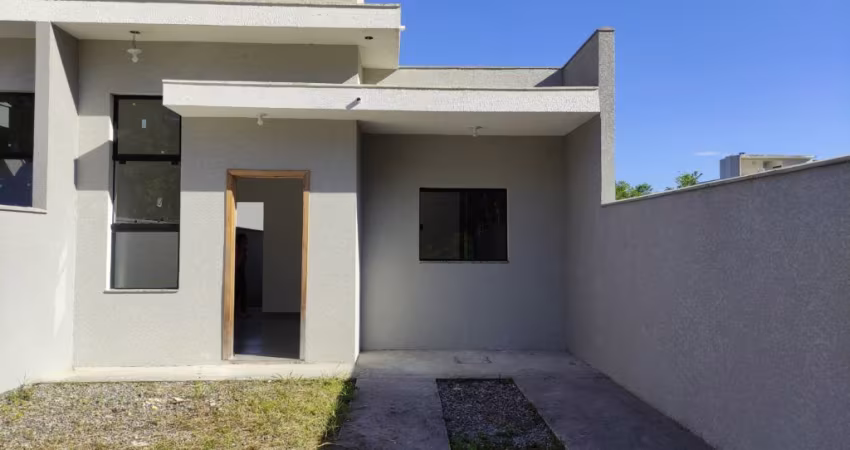 Casa geminada no Balneário Princesa do mar