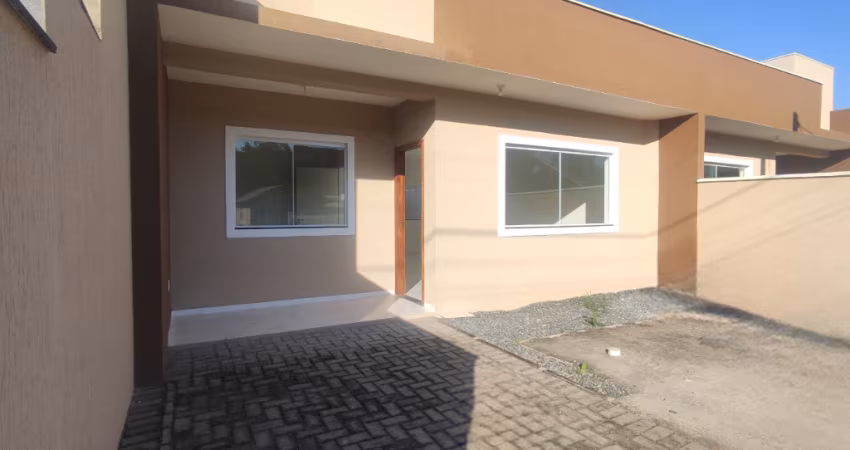 Casa geminada á venda no balneário Itapoá