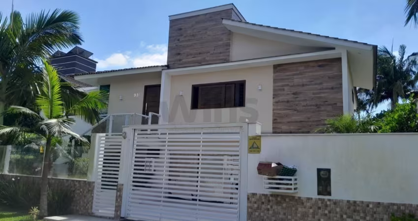 Linda Casa com sala comercial no Jardim Maristela