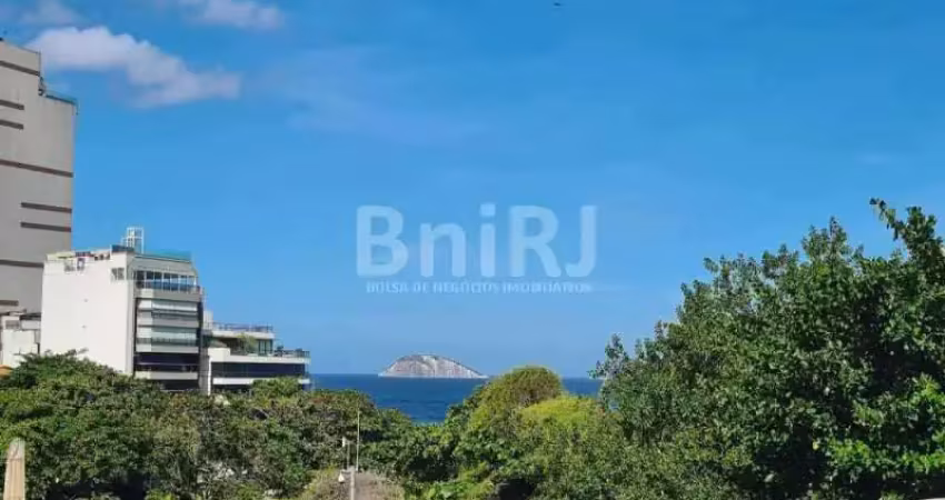 Apartamento para venda no leblon reformado segunda quadra da praia