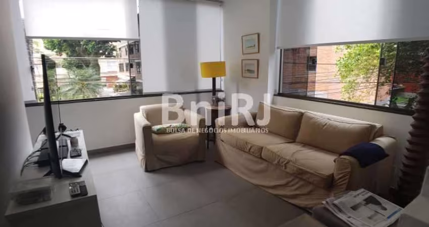 CASA TRIPLEX, POSTO 6, CONDOMÍNIO FECHADO!