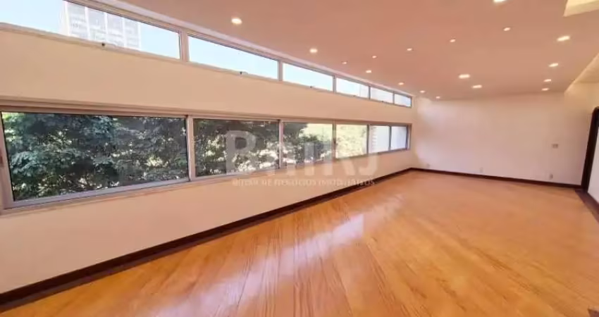 Oportunidade única!!!belíssimo apartamento 3 quartos reformado com vista da praça.