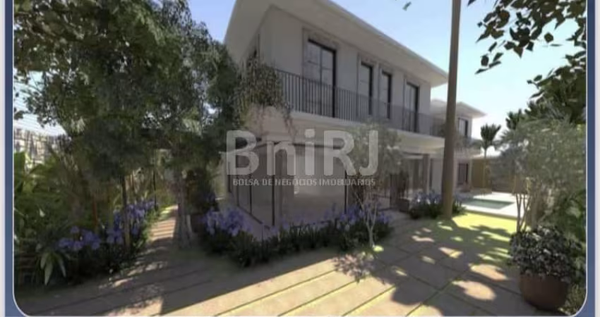 Exclusiva Casa Triplex no Condomínio Jardim Pernambuco - Leblon