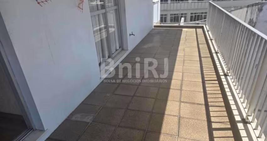 Varandão Prédio com Infraestrutura e duas Vagas de Garagem