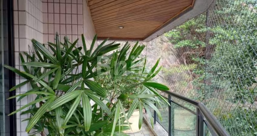 Excelente Apartamento de 4 quartos reformado  na  Lagoa