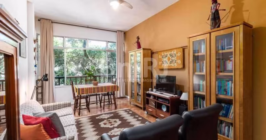 Excelente apartamento 2 quartos, rua Dona Mariana, todo reformado, próximo metrô