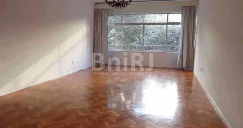 OPORTUNIDADE!!!   Apartamento com excelente planta  e estado de conservação no bairro da Tijuca!