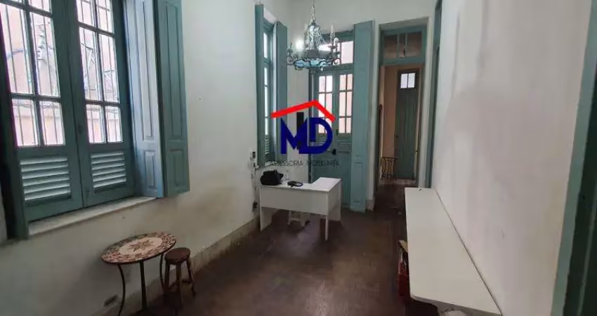 Casa bem localizada, 6 quartos, 2 salas, quase esquina rua bento lisboa
