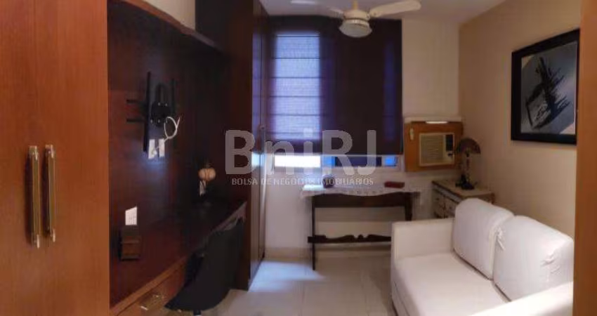 Apartamento 4 quartos, 150mtrs² na Rua Macedo Sobrinho, próximo a Casa de saúde São José, Humaitá, Rio de Janeiro.
