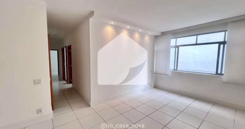 Laranjeiras: 3 Quartos, 1 Vaga, Portaria 24h por R$ 840.000