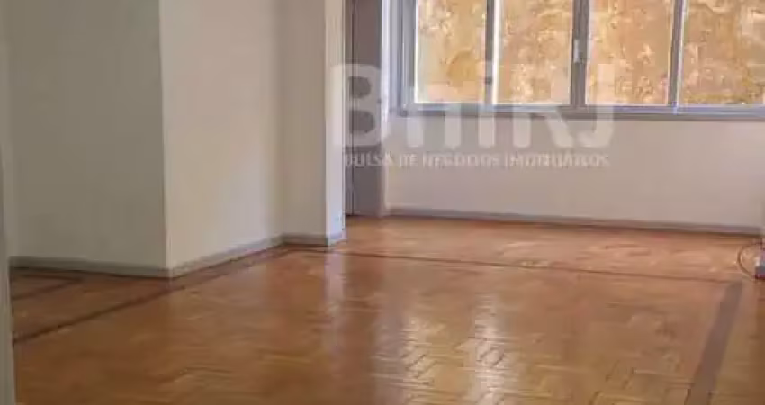 Apartamento no centro histórico de petrópolis - com 03 quartos , sendo 01 suíte - sem vaga.