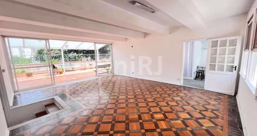 Exclusividade no Flamengo! Cobertura Duplex com Atmosfera Vintage e Terraço Amplo