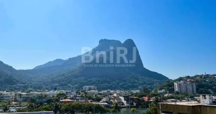 Vendo maravilhosa cobertura duplex com piscina e churrasqueira no jardim oceânico com 280m2, 2 vagas, 4 quartos (2 suites) barra rio de janeiro - rj