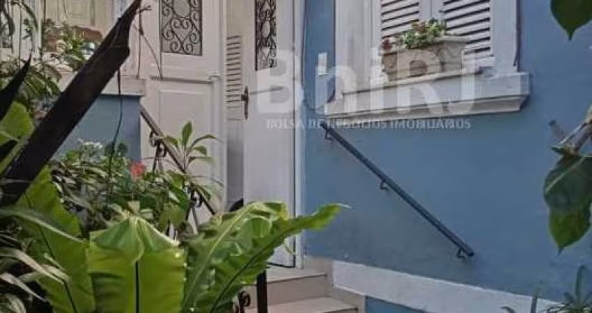 Charmosa casa de vila a venda- Travessa Visconde de Morais