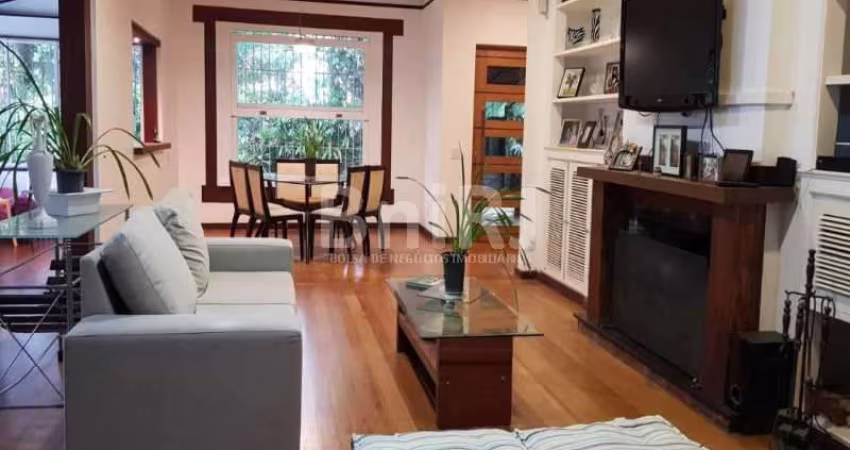 OTIMA CASA BEIRA DE RUA -04 SUITES- CASTELANEA- PETROPOLIS - RJ