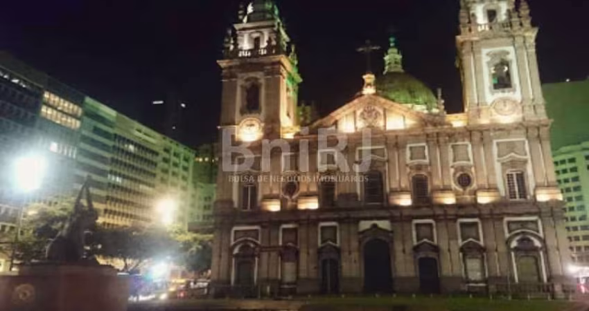 Andar exclusivo com vão aberto 678m²