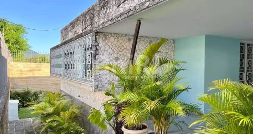 CAMPO GRANDE - Excelente casa com 707 m²