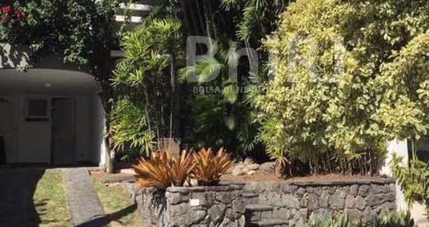 Casa em condomínio em São Francisco - Niterói