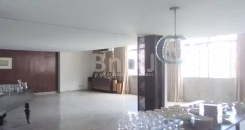Excelente apartamento em Copacabana - Numa área privilegiada do bairro, bem em frente do Metrô Cantagalo.