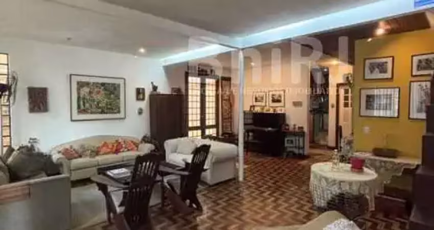 Casa na gávea, parte baixa, rua tranquila e próxima ao baixo gávea.