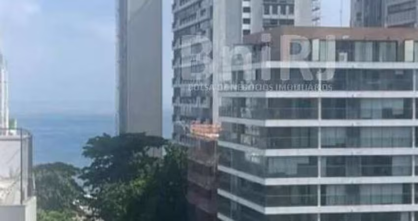 Excelente apartamento na 1a quadra da praia do Leblon