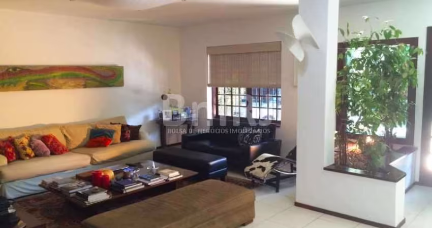 CASA DOS SONHOS À VENDA COM 4 QUARTOS EM LOCAL PRIVILEGIADO NA GÁVEA