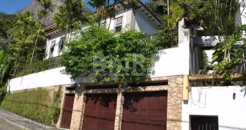 CASA AGRADÁVEL NA GÁVEA