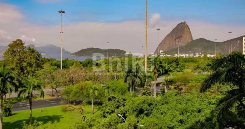 PRAIA DO FLAMENGO - ESPETACULAR APARTAMENTO DE 4 QUARTOS, COM LINDA VISTA PARA O ATERRO