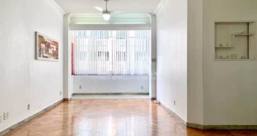 CATETE - Confortável apto de 123 m², com 3 quartos e vaga escriturada
