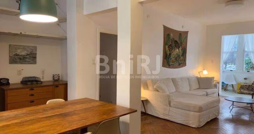 Apartamento versátil em Copacabana -  totalmente reformado, perfeito para morar ou investir! A uma quadra da praia!