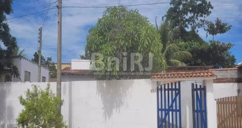TRÊS LOTES SENDO CASA DE 2 QUARTOS COM PISCINA COBERTA, CHURRASQUEIRA, QUINTAL COM ARVORES FRUTÍFERAS E HORTA