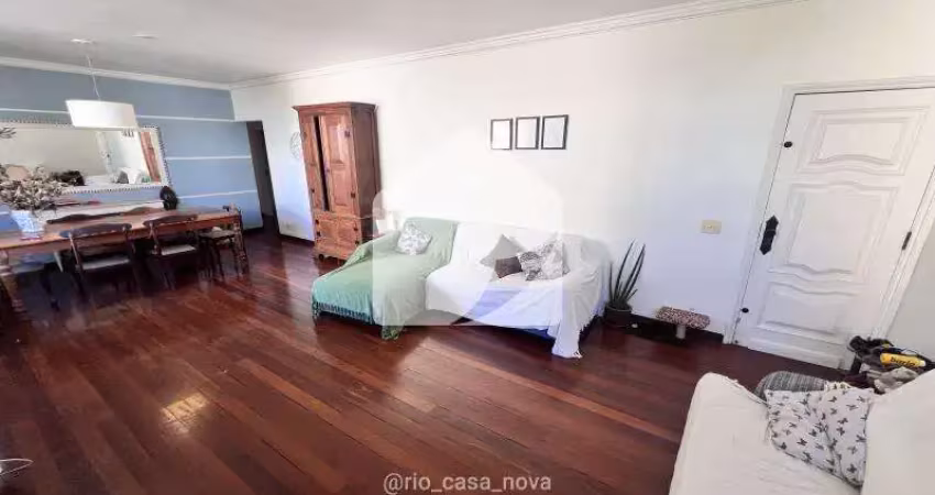 Laranjeiras: espaço, luz natural e excelente localização!