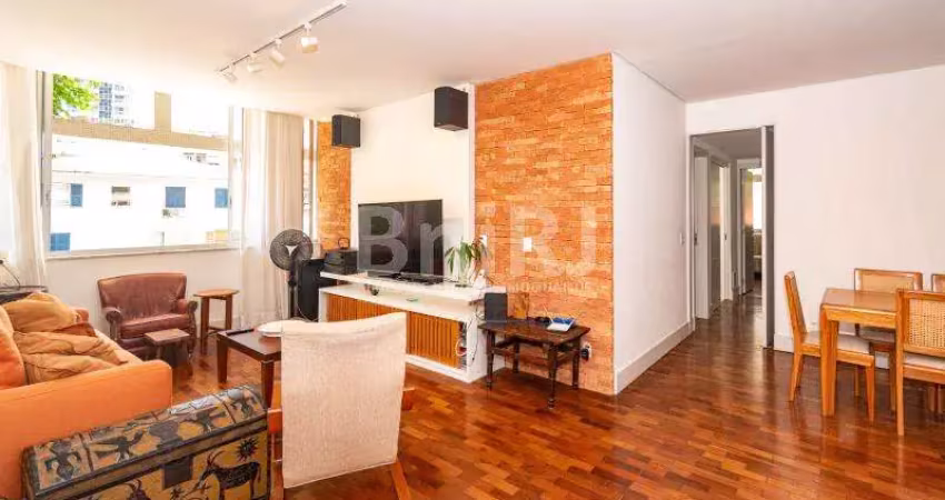BANDEIRA DE MELLO VENDE COM EXCLUSIVIDADE NO LEBLON. APARTAMENTO COM SALA EM DOIS AMBIENTES 03 QUARTOS. VENHA CONHECER