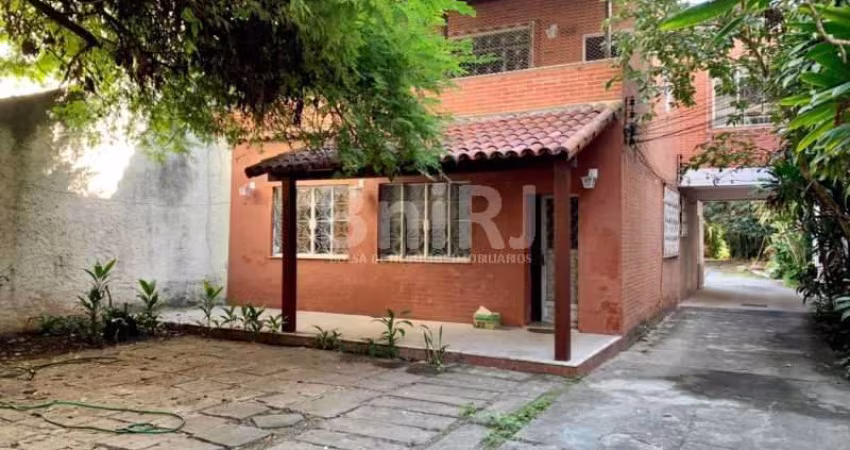 MEIER - Ótima casa com 150 m² - 2 vagas
